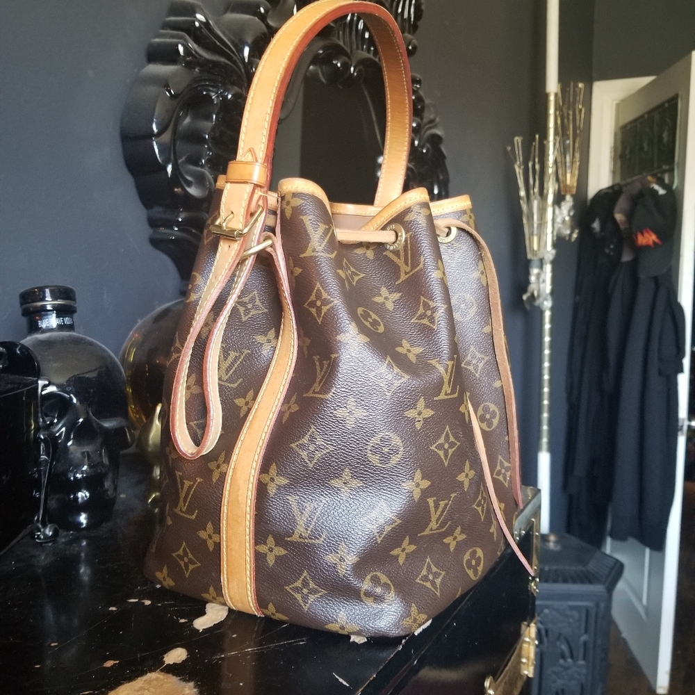 Louis Vuitton petite noe
